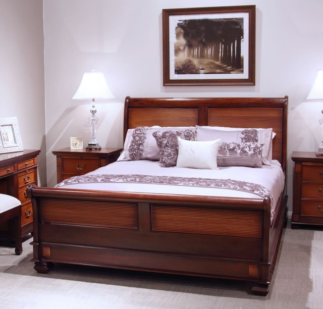 Chelmsford mahogany Queen Bed Traditional Sleigh Beds by