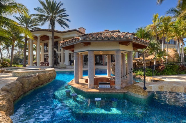 Coral Ridge Point Residence traditional pool - http://www.wabentz.com