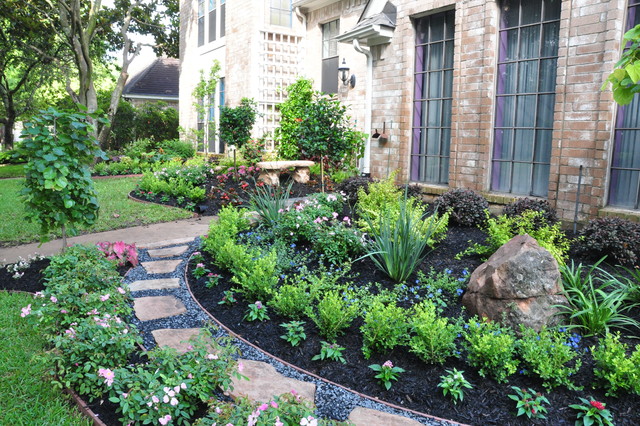 Sugarland Front yard - Traditional - Landscape - Houston - by Nature's