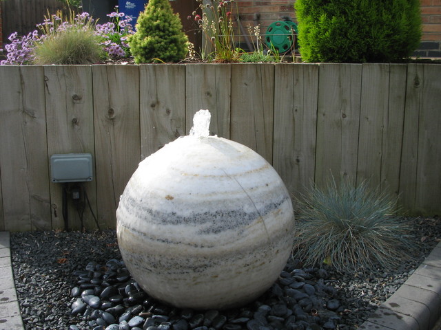Drilled White Marble Sphere Water Features - Minimalistisch ...