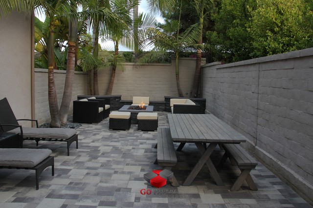 Small-Backyard-Patio-Fire-Pit-Planters-Walls-Project-VIEW-3 