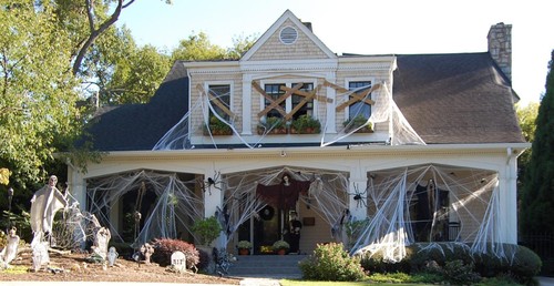 17 Spooky Front Porch Styles to Get You in the Halloween Spirit | Schlage