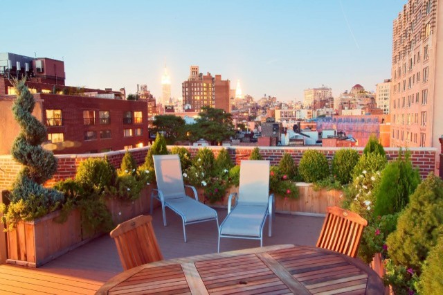 Manhattan roof garden: terrace composite deck, planter boxes ...