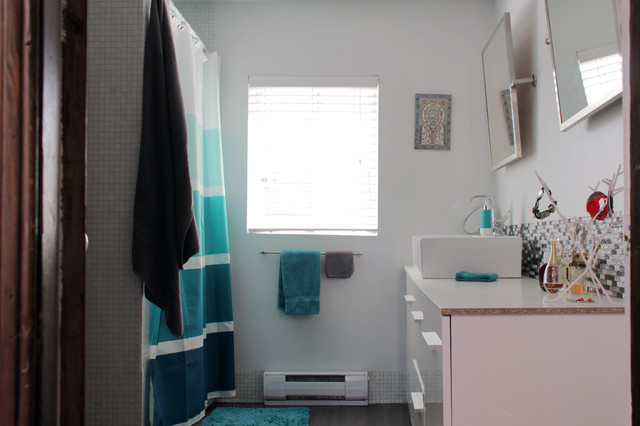 Eclectic Bath Montreal My Houzz: Color meets Charm in this Renovated Montreal Duplex eclectic-bathroom