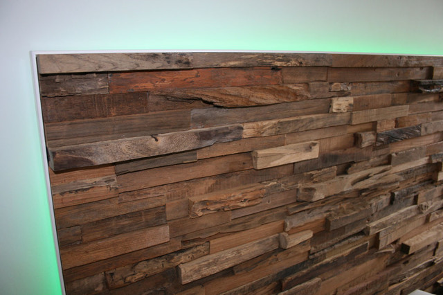 Holz wandverkleidung im schlafzimmer mit beleuchtung