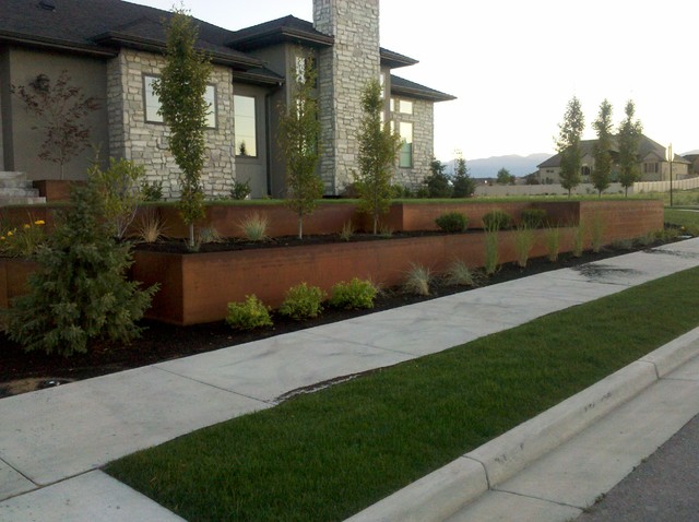 Natural Rust Finish Steel Planter and Retaining