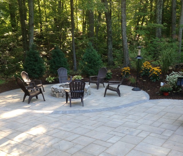 Unilock Beacon Hill Flagstone paver with stone fire pit