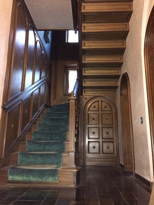 Soffitto in noce e scala...quale pavimento?