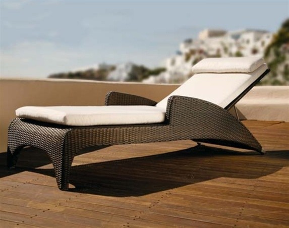 Variah Modern Patio Chaise Lounge - Modern - Patio Furniture And