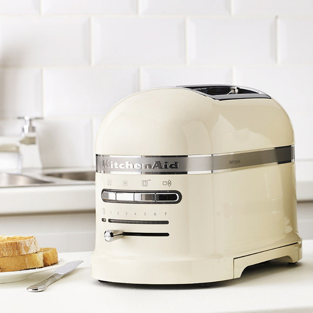 KitchenAid Artisan Toaster Modern Toasters by Lakeland