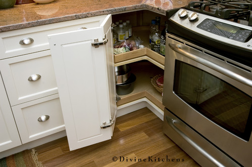 traditional - How Do I Make the Best Use of my Kitchen Corners?