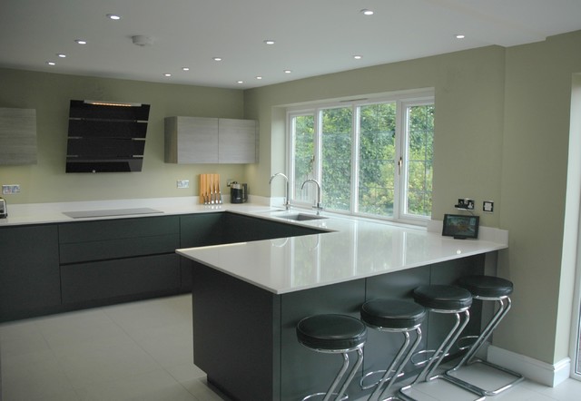 Contemporary kitchen - matt grey lacquered