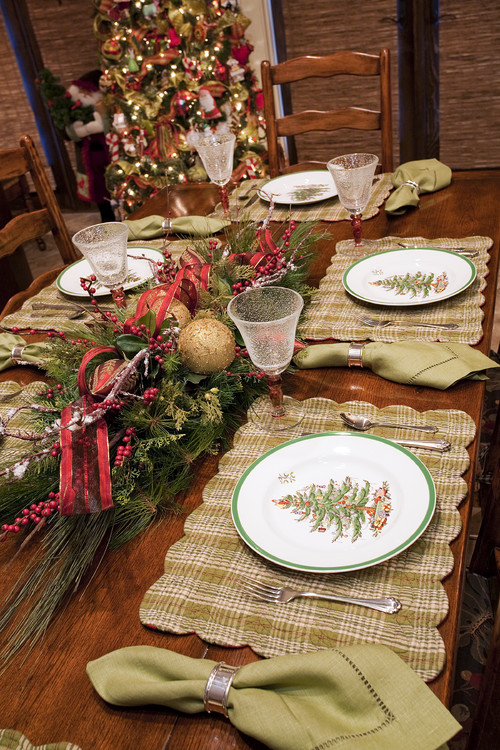 Traditional Christmas Breakfast Room