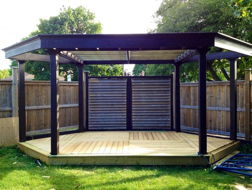 Pergola-deck combo.
