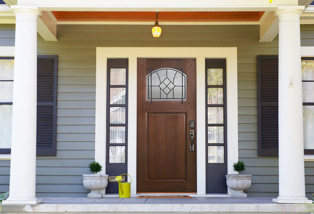 Bungalow Door in Mahogany wood with Winslow grille - Farmhouse - Front