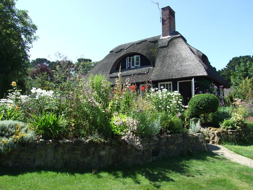 How to Create a Cottage-Style Garden