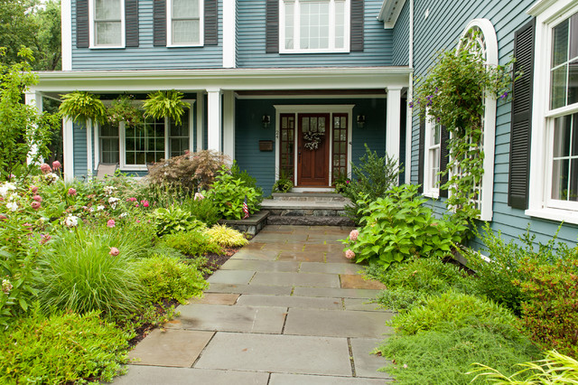 Front entrance walkway and plantings - Traditional ...