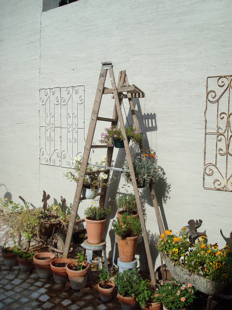 Creative Ways to Use the Ladder When You Decorate Your Home