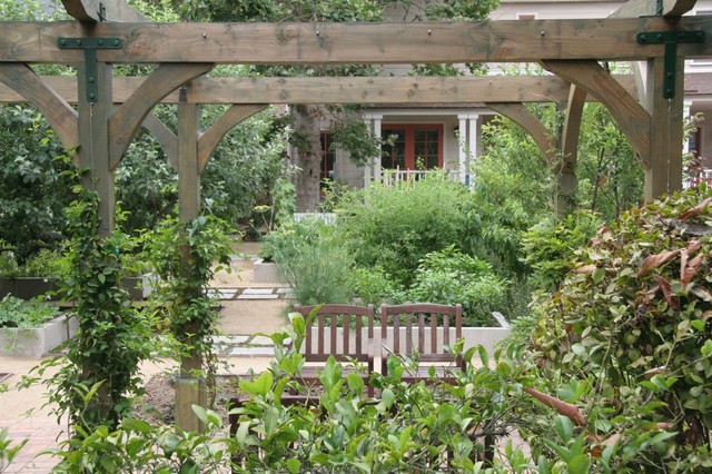 Victorian Edible Garden - South Pasadena - Traditional - Landscape 