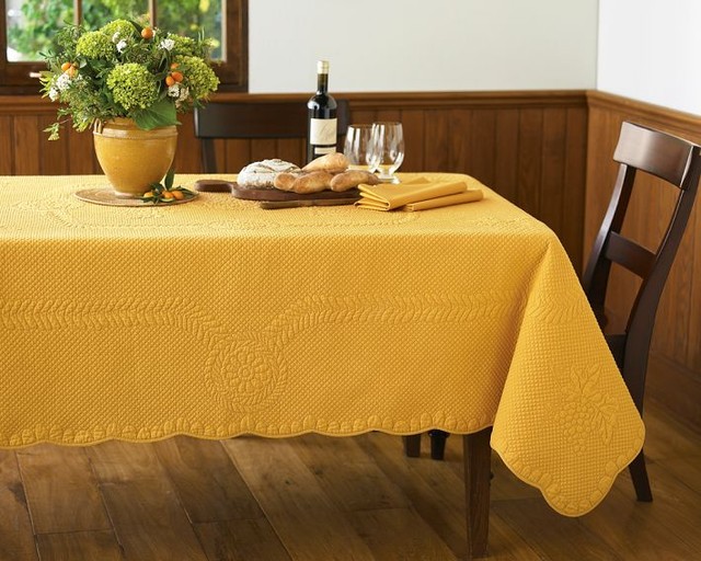 Grape Scallop Boutis Tablecloth Traditional Tablecloths by