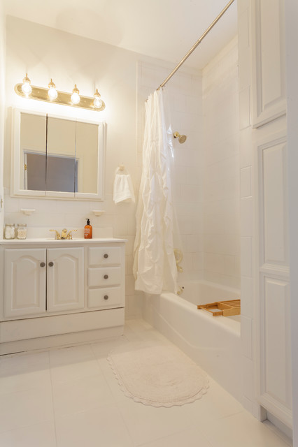 Eclectic Bath Nashville East Nashville Airbnb eclectic-bathroom