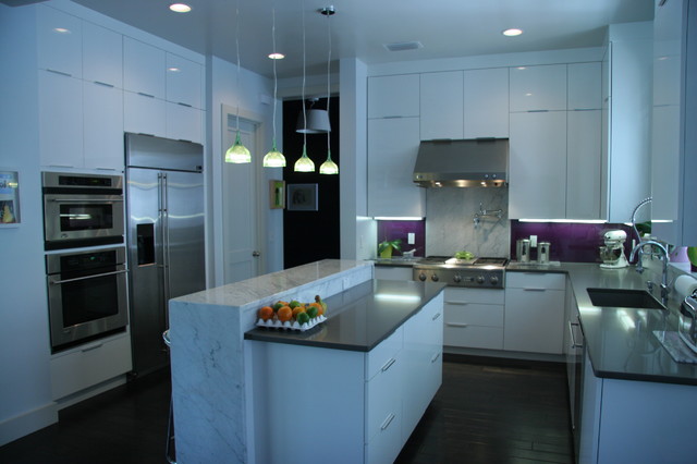 Gloss white cabinets from Plain & Fancy Custom Cabinetry ...