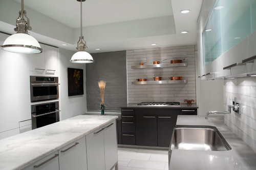 White Kitchen Dark Quartz Transitional Kitchen Design Room Cabinet Style Counter Modern Shaker Sink Cabinetry Glass Material Tiles