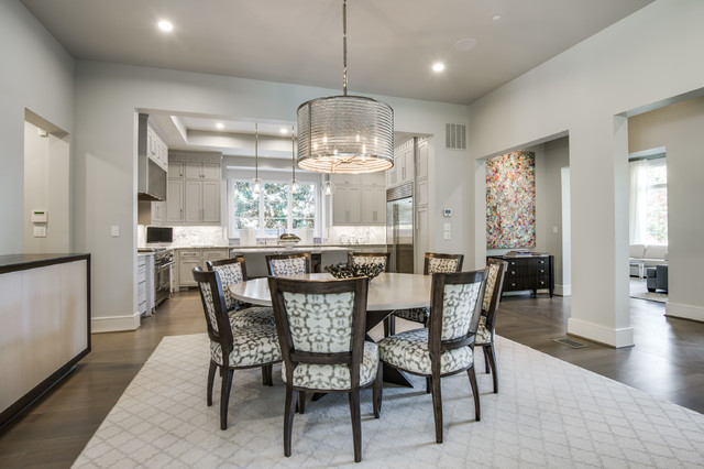 Bright Open Concept Dining Room And Kitchen Klassisch Modern