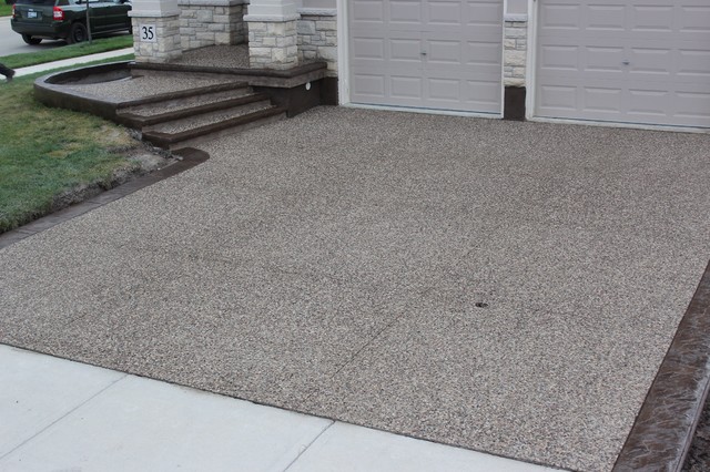 EXPOSED AGGREGATE WITH STAMPED BORDERS Modern House Exterior