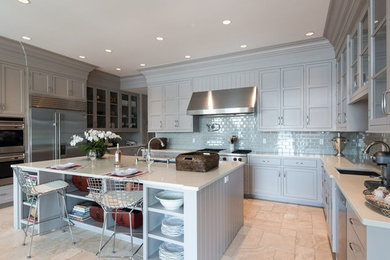 Kitchen - transitional kitchen idea in New York