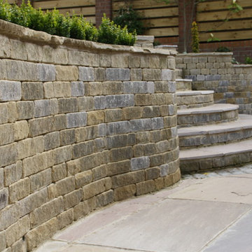 Split level garden with steps