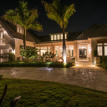 Cottage with front yard courtyard and fire pit
