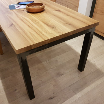Massivholztisch