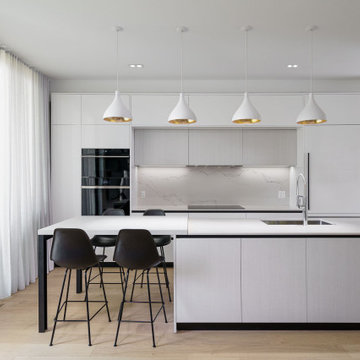 High Gloss White Kitchen With Sincro Flash Cabinetry