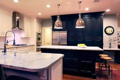 Mid-sized transitional l-shaped medium tone wood floor eat-in kitchen photo in Houston with an undermount sink, white cabinets, white backsplash, subway tile backsplash, stainless steel appliances, an island, shaker cabinets and marble countertops