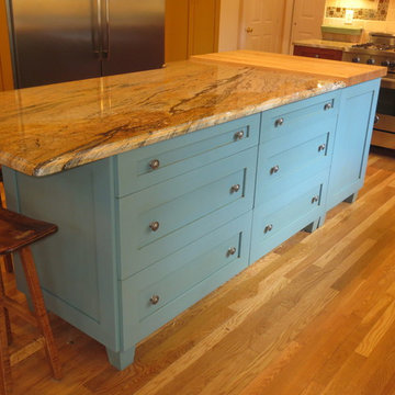 Traditional Shaker Style Kitchen - Cherry, Yellow & Blue