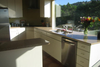Inspiration for a modern kitchen remodel in Austin