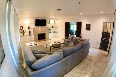Minimalist family room photo in Miami