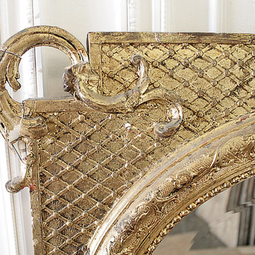 Early 20th Century Louis Philippe Style Giltwood Mirror with Clamshell Carvings