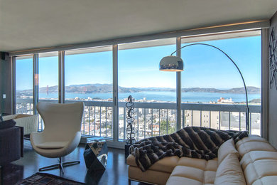 Example of a minimalist living room design in San Francisco