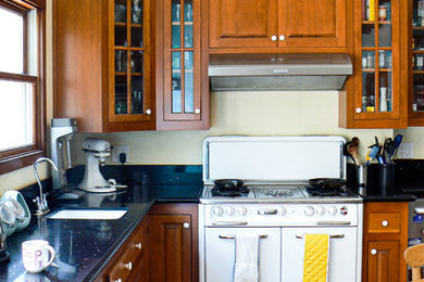 Example of a country kitchen design in Los Angeles