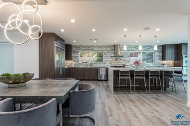 Kitchen - modern kitchen idea in Los Angeles