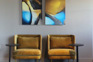 Example of an urban home design design in Los Angeles