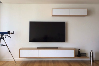 This is an example of a modern living room in Perth.