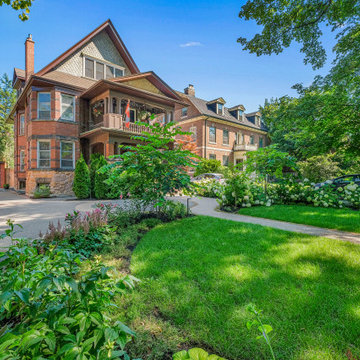 Roncesvalle - Courtyard & Gardens