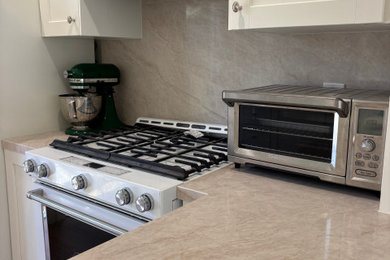 Kitchen - kitchen idea in Los Angeles