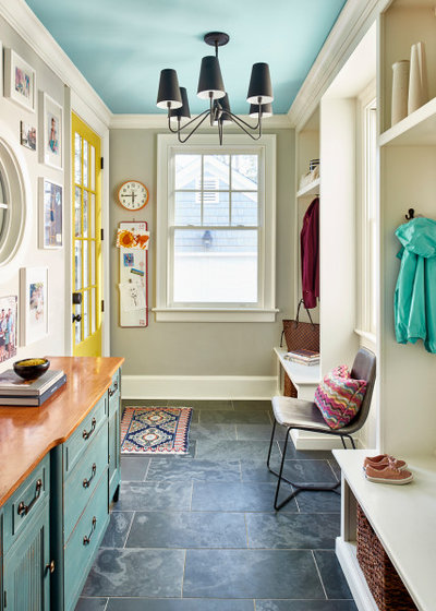 10 Bold Paint Colors to Perk Up an Entryway