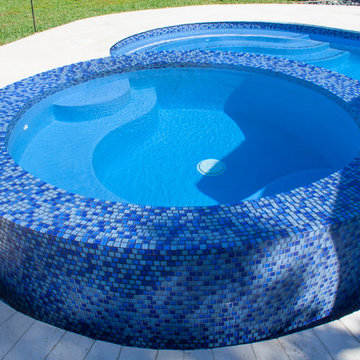 Custom Spa for Swimming Pool With Sunshelf in Parkland, Florida