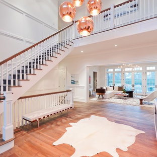 Ejemplo de escalera en L, clásica, con escalones de madera