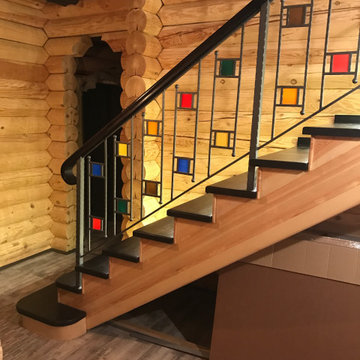 Деревянная лестница с ковкой